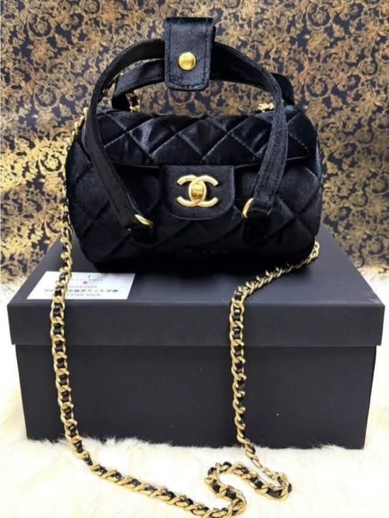 GWP Handbags - Brand New Made in Italy GWP Black Quilted Velvet Bowling Crossbody Bag